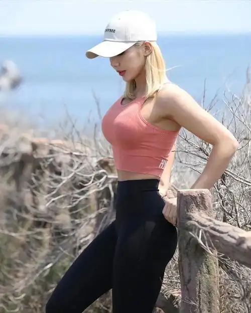 韩国釜山健身女神,小蛮腰,大长腿,爱健身的她魅力四射 - 114货源网