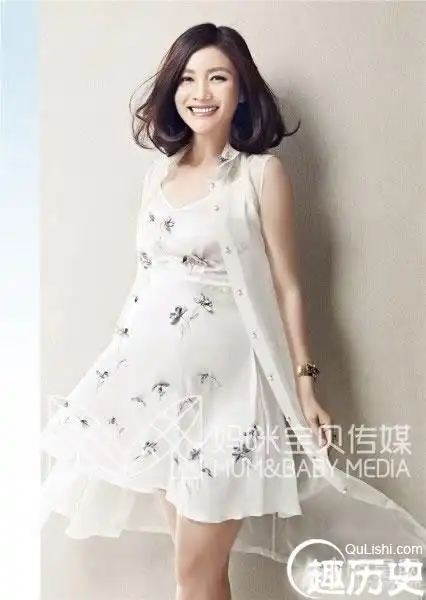 胡可挺大肚拍写真 准妈妈笑颜逐开(1/4)