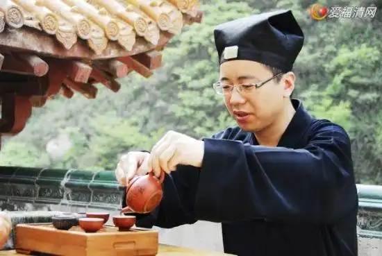 《道士下山》_看现实版《道士下山》全真道士,梁兴扬道长个人简介资料