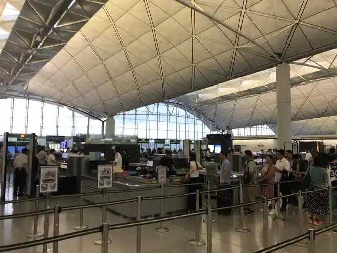 69 查看内容  我是从深圳湾过关商务车直达香港赤鱲角国际机场t1,30