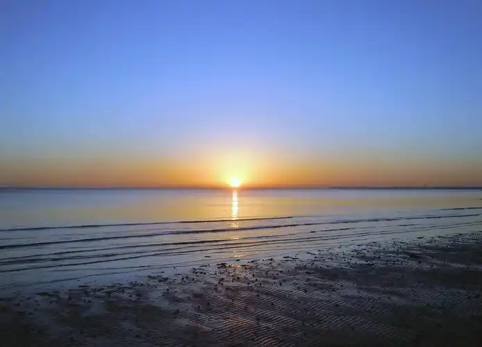 海上日出景观640x1136分辨率查看