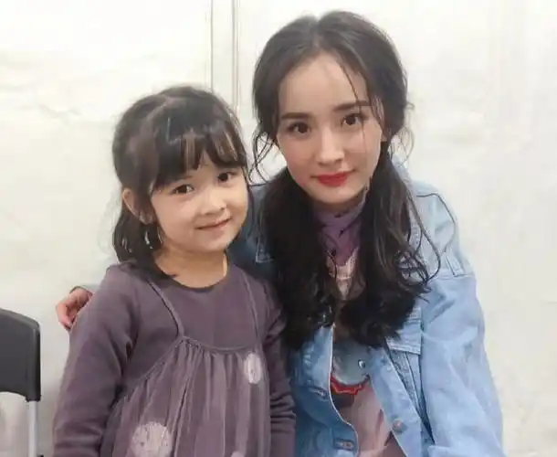 杨幂夺回女儿抚养权,小糯米将返北京读书,更多内幕被曝光