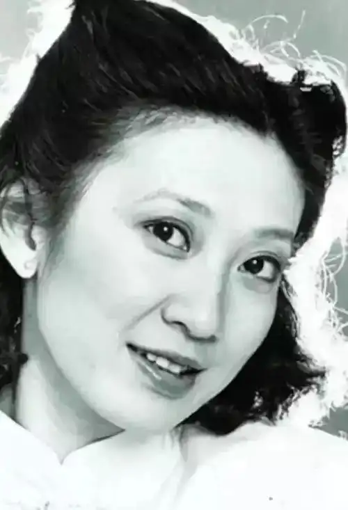 年轻时的施南生   聪明的女生,永远知道自己要什么.