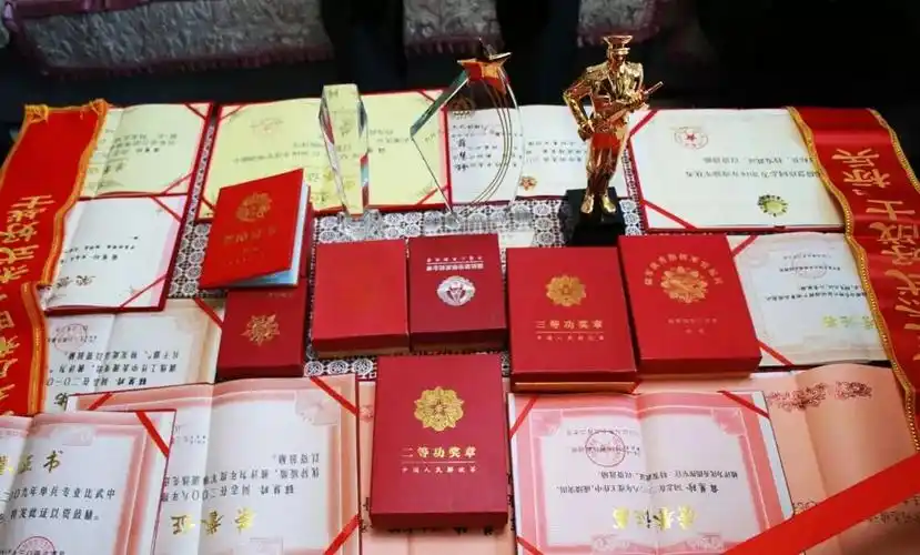 中校荣立二等功