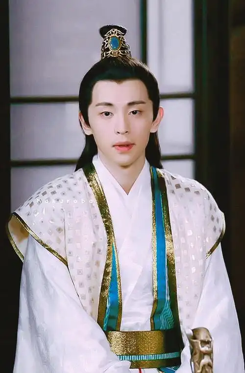 从邓伦三个成功的古装造型和一个争议性造型看看古装密码的关键