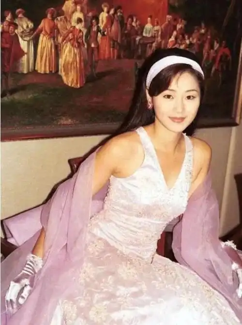 "香港第一美腿"万绮雯,曾非甄子丹不娶,现在终获幸福