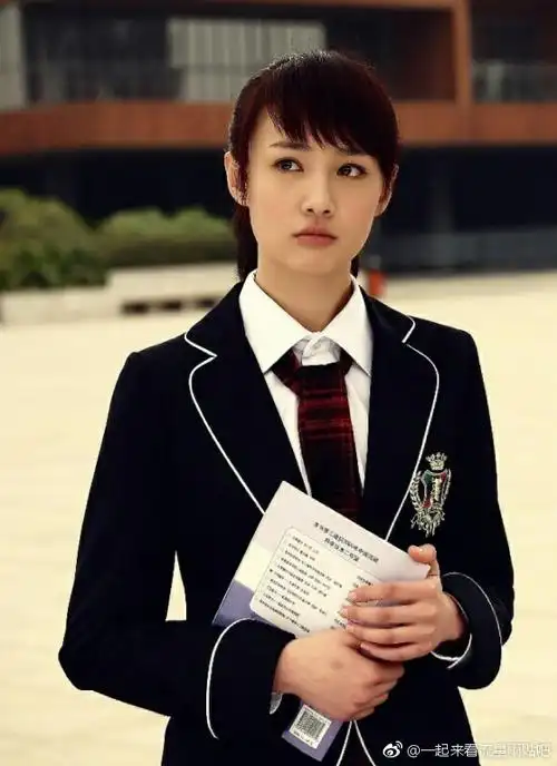 杨幂靠身材刘亦菲靠颜值 郑爽穿起学生装才是一股清流