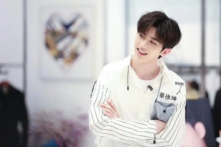 cr:蔡徐坤工作室跑男 - 堆糖,美图壁纸兴趣社区