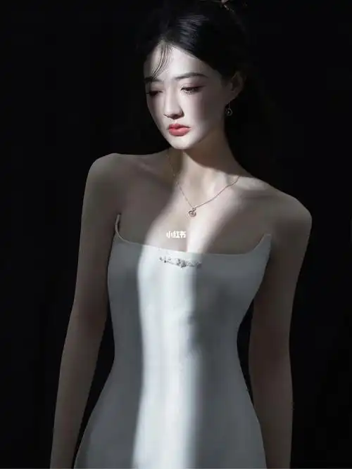 徐璐与白船礼服