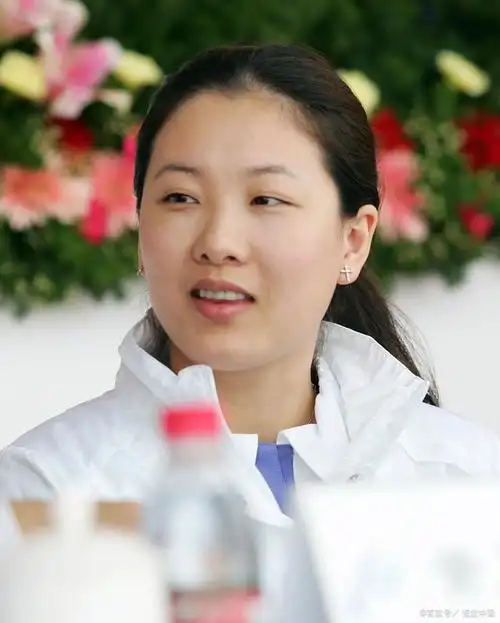 伏明霞:从跳水皇后到富豪太太,婚姻中的她有多幸福?