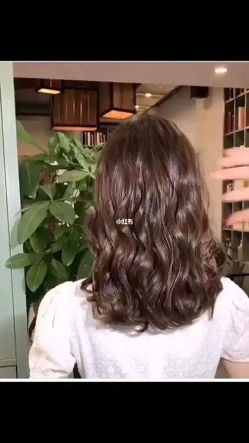 秋冬烫发发型木马卷适合圆脸很减龄的发型 78蓬松烫