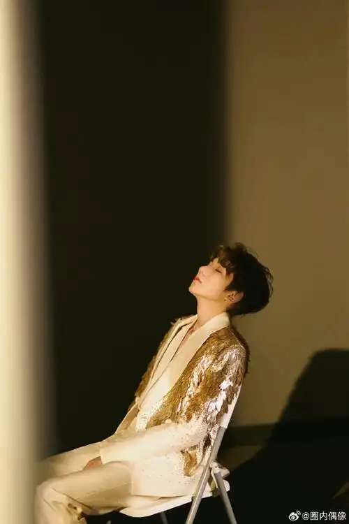 王源的头发飞起来了##王源t杂志封面