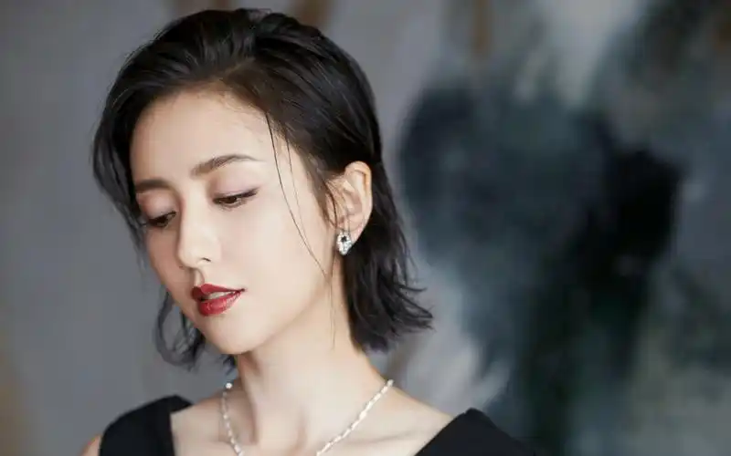 佟丽娅超a性感高清桌面壁纸