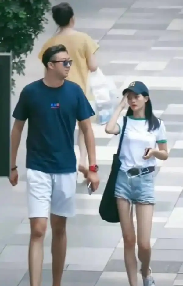 "最萌身高差"火了,女生腿长一米八,看到男友后网友不淡定了!