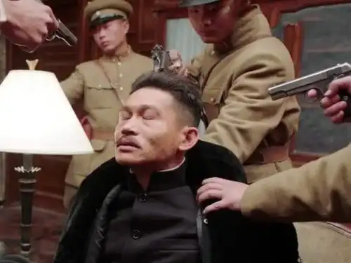 甚至在张作霖的面前都称张学良为小六子,一点都没把这位少帅放在眼里