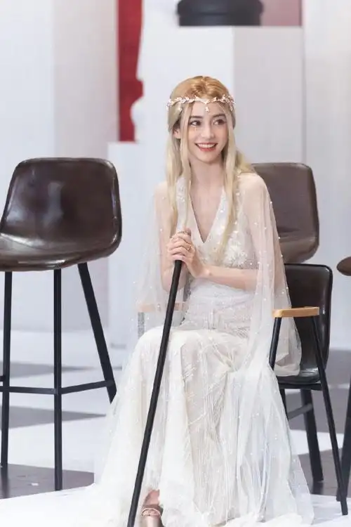 baby精灵女王造型公开王冠配金发仙气飘飘