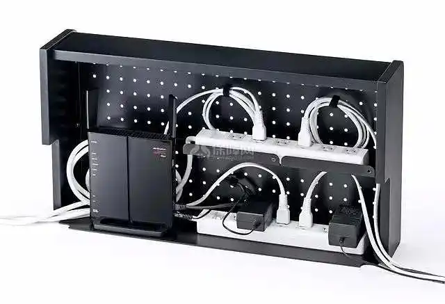 办公桌排线问题一直是诟病,美国研发0线办公桌,可无线充电