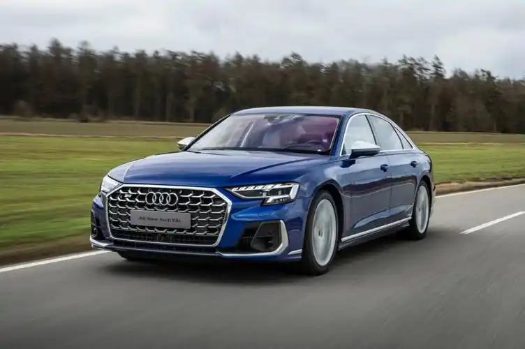 奥迪a9落地价400万,一辆奥迪a4