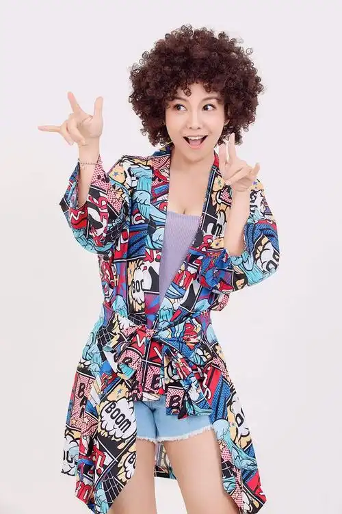 抖音美女歌手卓思予开唱《火车摇》 成2019第一火爆经典神曲