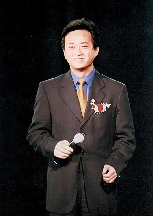 从"央视一哥"到被迫隐退,消失那三年的朱军,到底经历了什么?