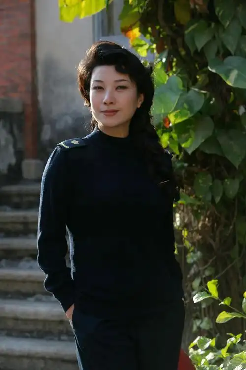 著名演员王静:含泪拯救父母,将爱扩散,至今婚姻成谜_网易订阅