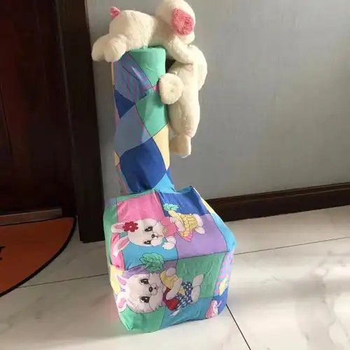 奶粉罐制作的小凳子