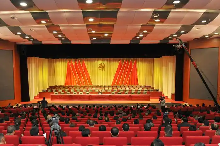 刘作明在州"两会"党员大会上强调