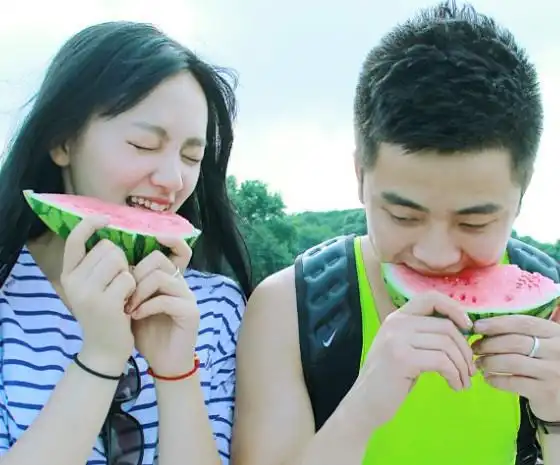 武大女神黄灿灿上《天天向上》人气爆棚与男友激吻照曝光