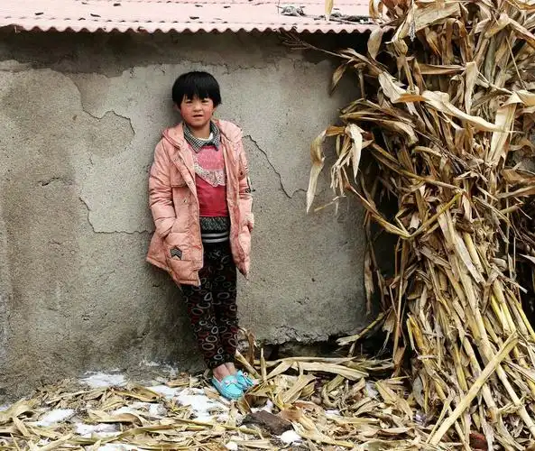 大山里的小女孩!(盖州猫岭)摄影制做,春天!