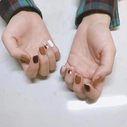 短指甲秋冬美甲百搭美甲巨显白跳色