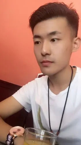 【帅男秀场】尹志能 24岁 狮子座 销售 金融