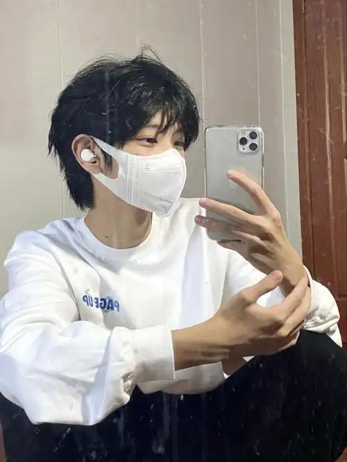 pageup崔泽川就算戴口罩也能感受到少年感