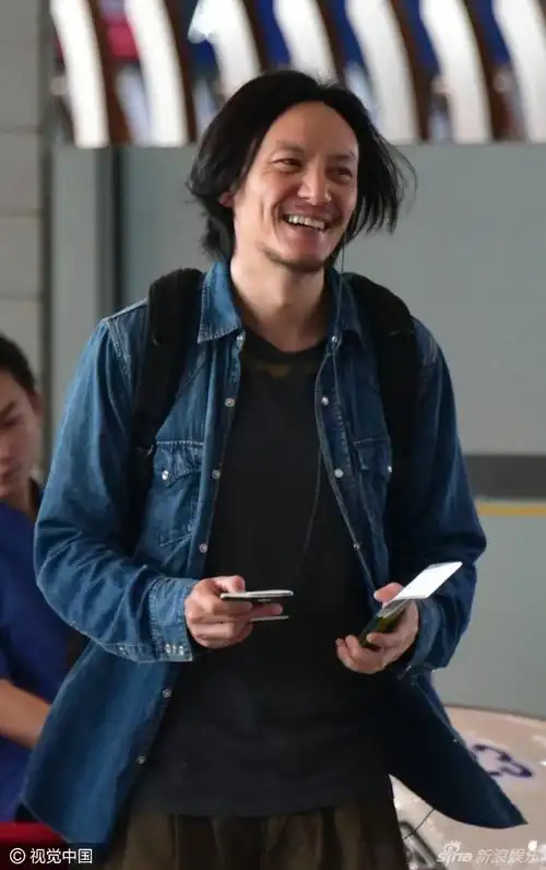 张震胡子拉碴蓄长发似小李 (1/5)