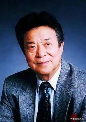 liguangxia91yearoldsingerenjoysexquisitecalligraphywor