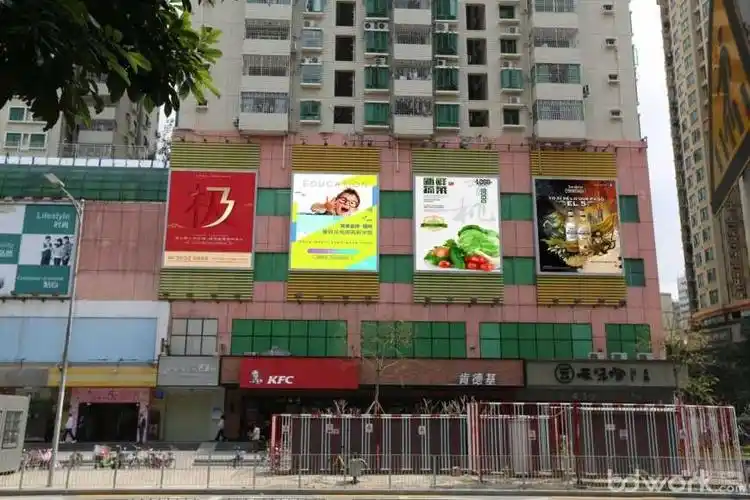 【深圳卓京公关】华润万家超市户外墙体广告