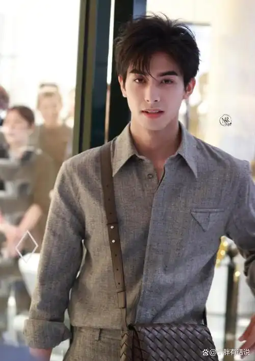 颜霸演员宋威龙的新恋情曝光了,女方不得了,真正的白富美,还让宋威龙