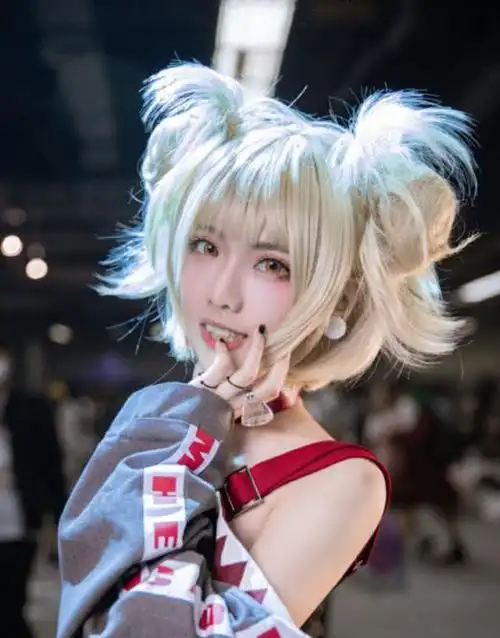 虎牙小姐姐漫展cos当她大笑的一瞬间网友幸好颜值高