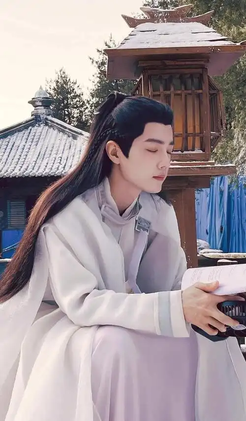 《玉骨遥》剧照曝光,肖战古风装扮氛围感满满,还是那个翩翩公子