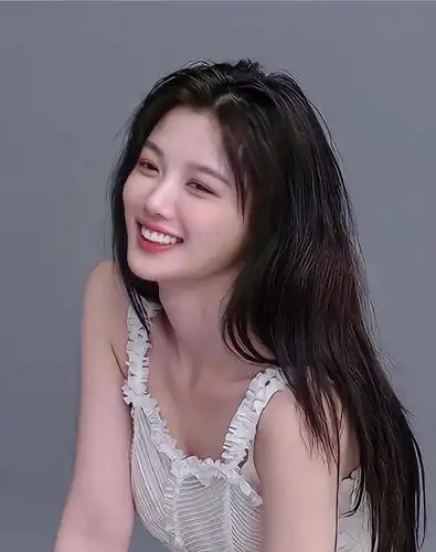 韩国女星金裕贞,长相不算精致却美丽大方