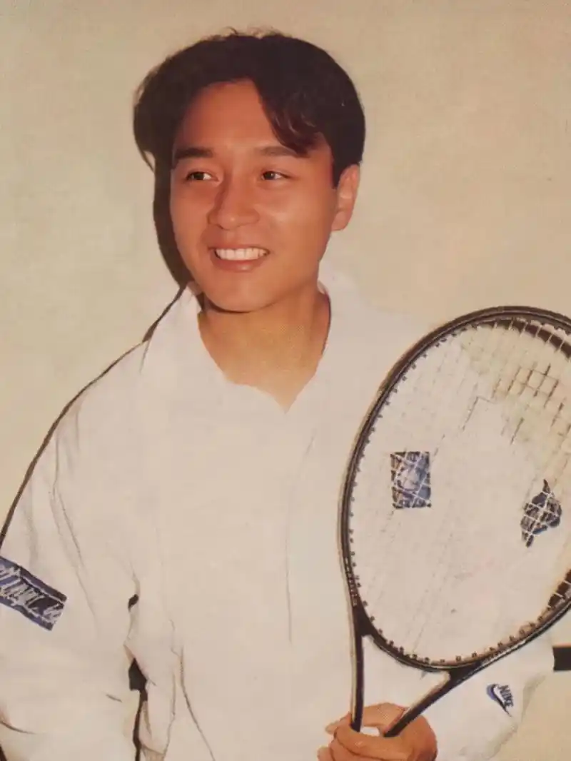 张国荣的小故事(188) 问:听说你的童年不是很愉快,那么你是怎样在事业