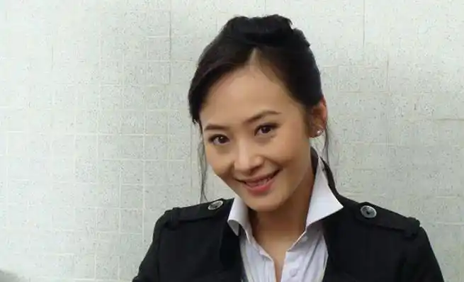 曲栅栅演过三级么 痴情女拍大尺度照秀巨乳博关注成功上位