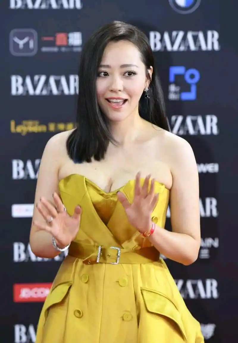 性感又霸气,张靓颖实力不俗颜值在线,注定是一颗耀眼明星