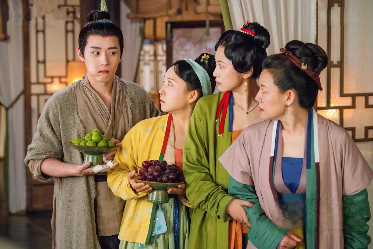 好评不断 由刘琳,杨皓宇,任豪等领衔主演的古装轻喜剧《兰闺喜事》