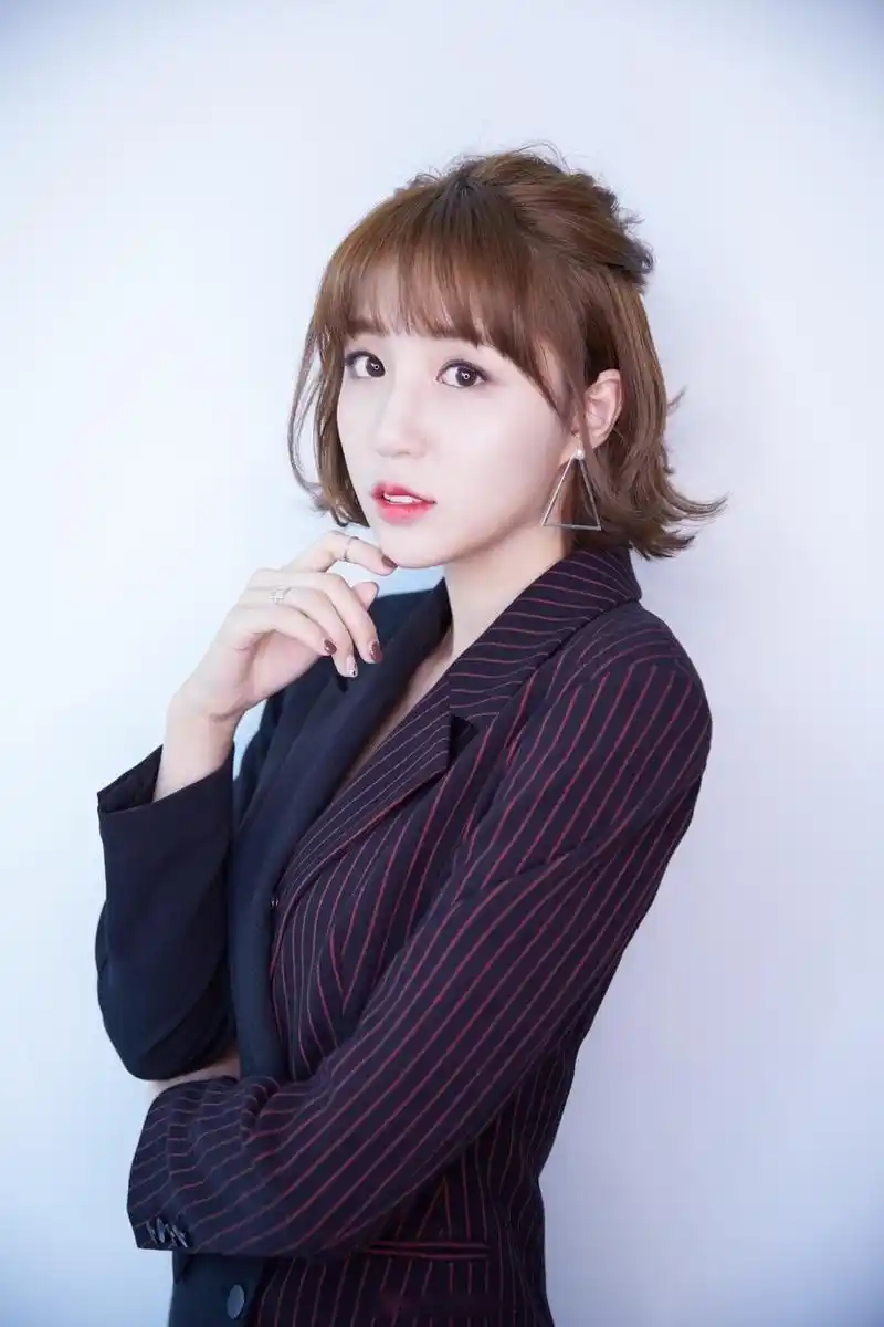 今天见到了好多好久没见到的人 还有好多想见却没见