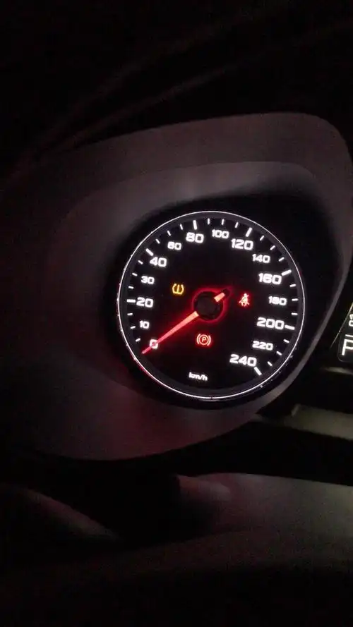 名爵6刚刚提回家就发现胎压灯一直亮着检查轮胎并没有扎钉子这胎压灯