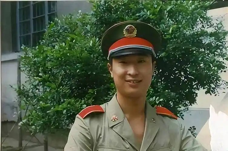 林永健资助农村女孩和女子相恋多年他背后的故事令人感动