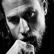 男人味十足的黑白欧美大叔男生头像_十年前我也是一大帅哥