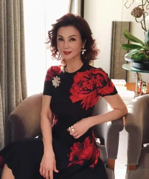 访问谢玲玲||"后林太"时代,她活成香江备受尊敬的名媛"谢小姐"