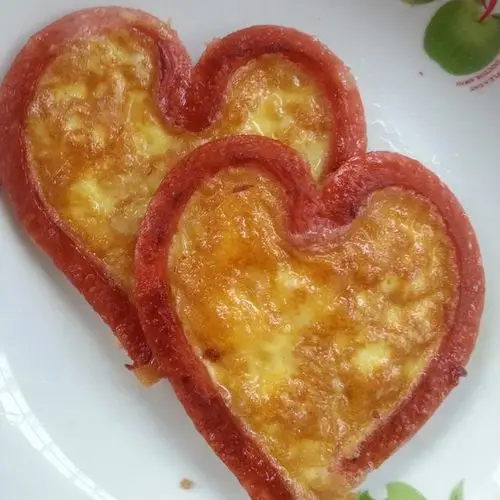 心形香肠煎蛋