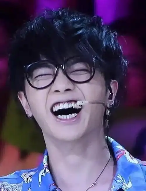 开心一下,看一下笑崩了的男明星